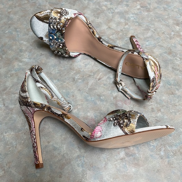 Aldo brocade sandals (sz 7.5) - Picture 3 of 12